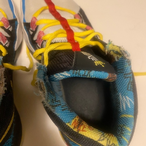 Nike kyrie irving flytrap FD0215-001 Youth Size 5.5 Distressed No Box See Photos - Picture 2 of 8